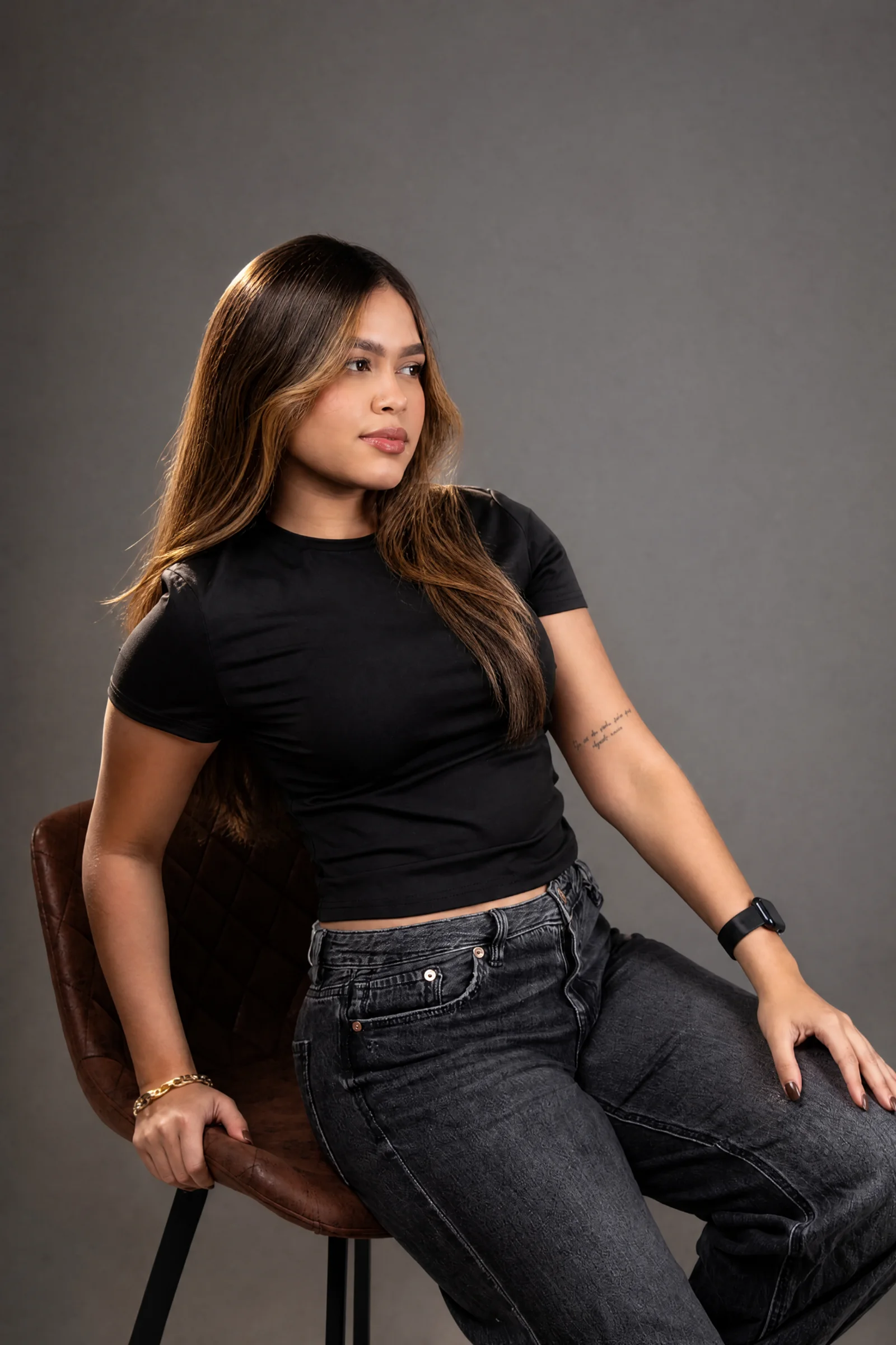Retrato de Alejandra Restrepo en estudio